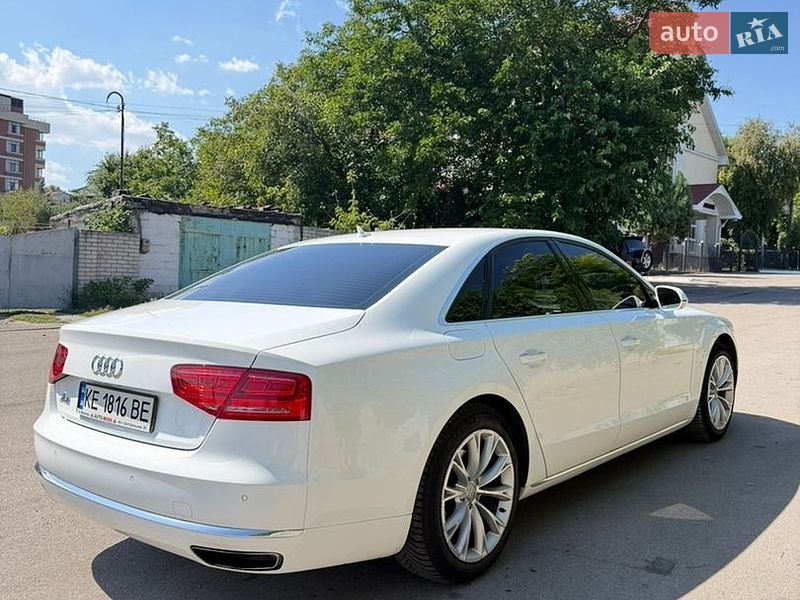 Седан Audi A8 2012 в Днепре