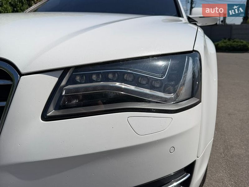 Седан Audi A8 2012 в Днепре