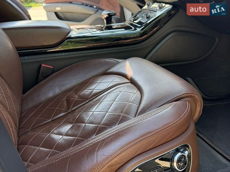 Седан Audi A8 2012 в Днепре