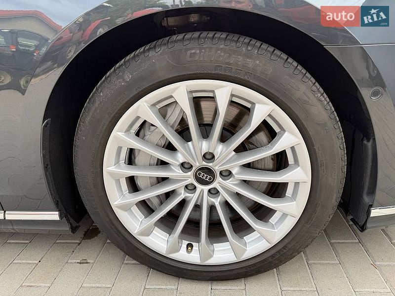 Седан Audi A8 2023 в Києві
