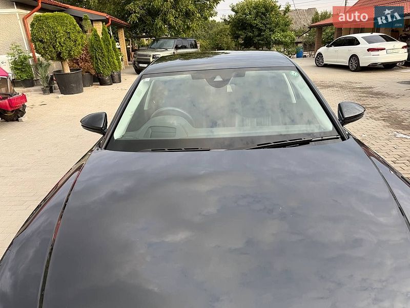 Седан Audi A8 2023 в Києві
