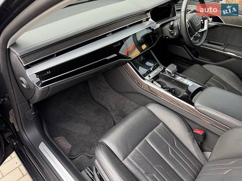 Седан Audi A8 2023 в Києві