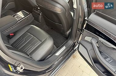 Седан Audi A8 2023 в Києві