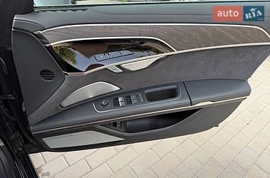 Седан Audi A8 2023 в Києві