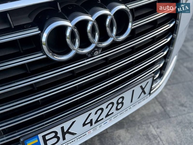 Седан Audi A8 2015 в Луцке