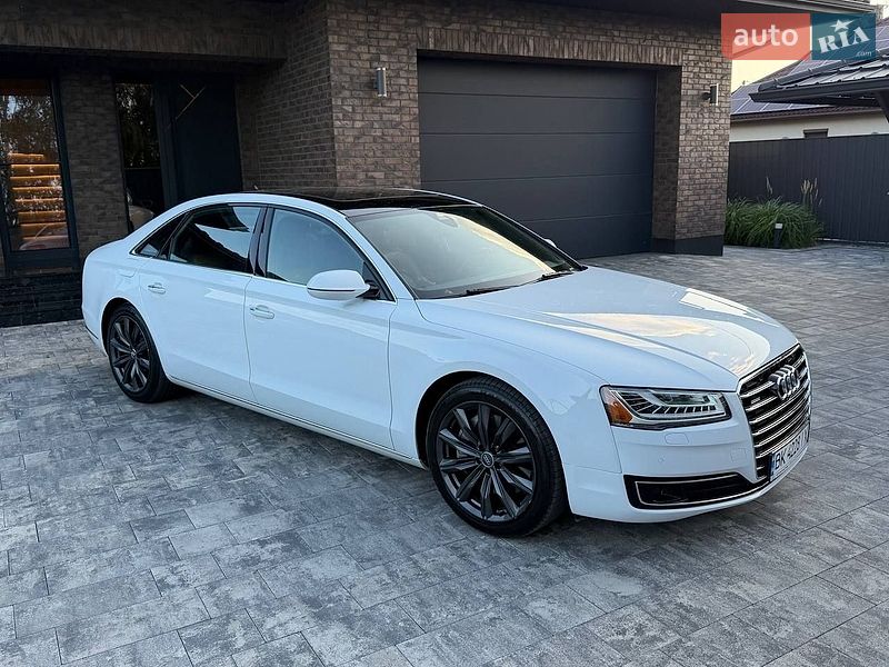 Седан Audi A8 2015 в Луцке