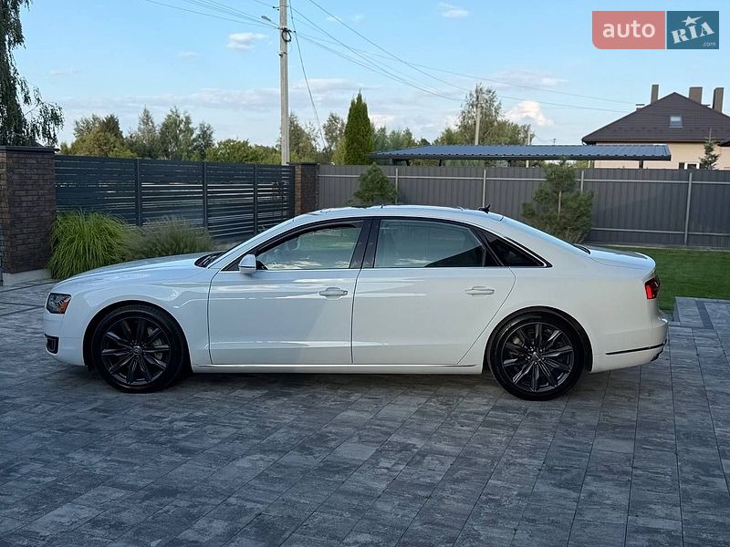 Седан Audi A8 2015 в Луцке