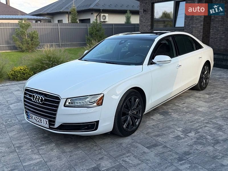 Седан Audi A8 2015 в Луцке