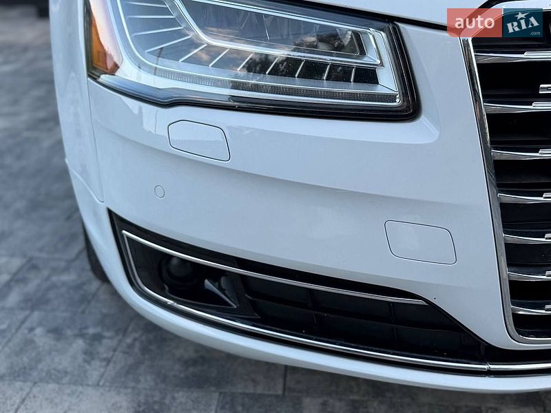 Седан Audi A8 2015 в Луцке