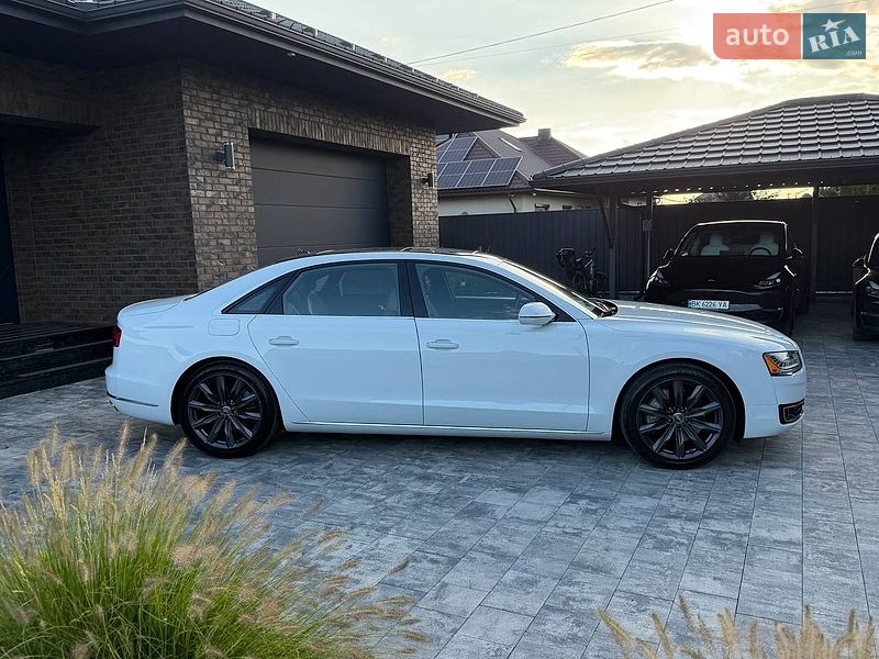 Седан Audi A8 2015 в Луцке