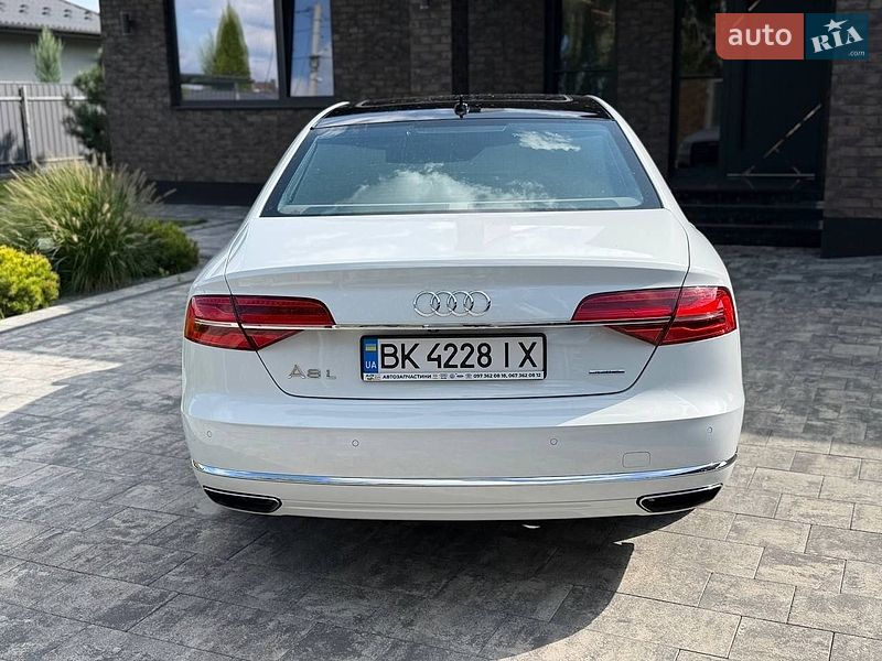 Седан Audi A8 2015 в Луцке