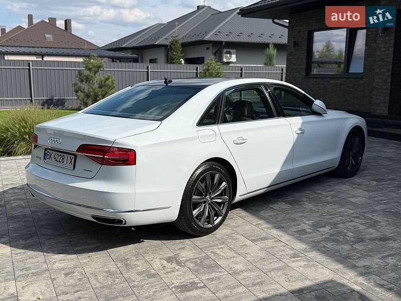 Седан Audi A8 2015 в Луцьку
