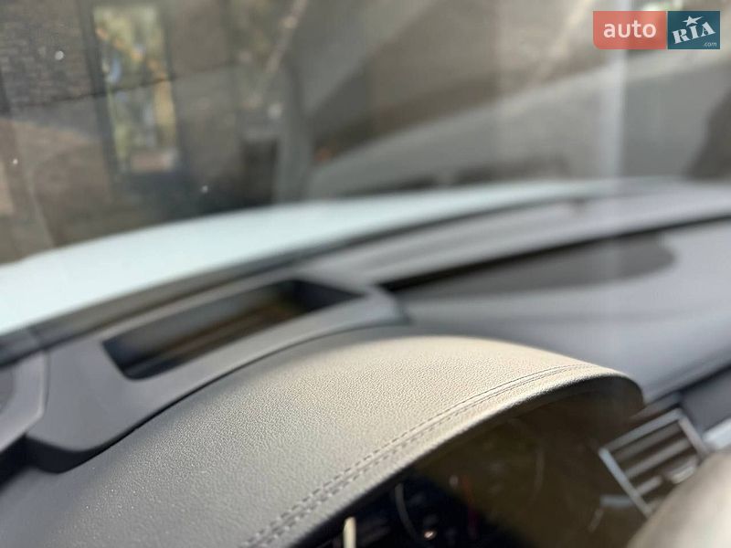 Седан Audi A8 2015 в Луцке