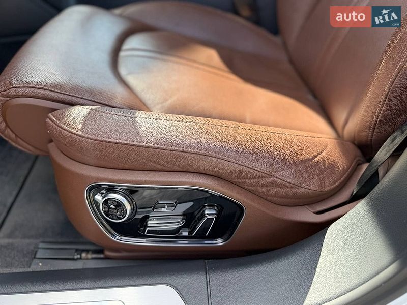 Седан Audi A8 2015 в Луцке