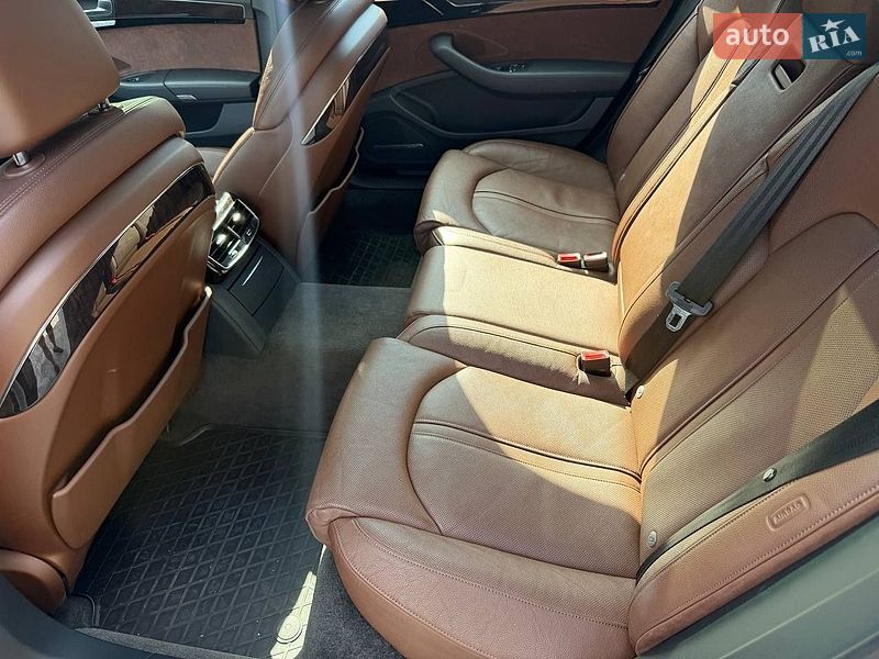 Седан Audi A8 2015 в Луцке