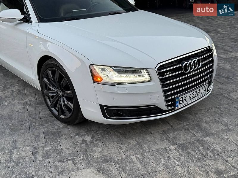 Седан Audi A8 2015 в Луцке