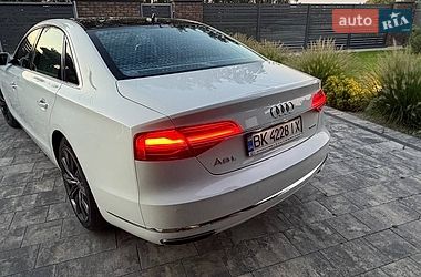 Седан Audi A8 2015 в Луцке