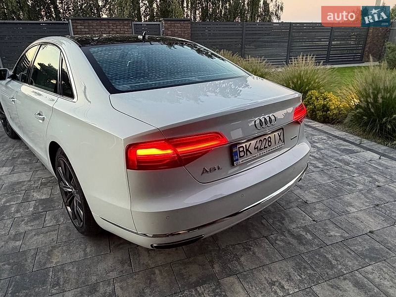 Седан Audi A8 2015 в Луцке