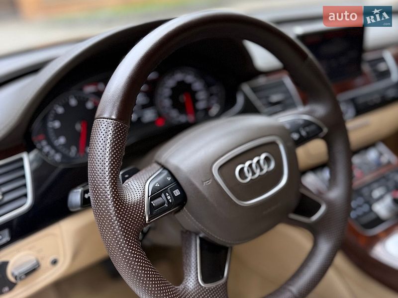 Седан Audi A8 2013 в Києві