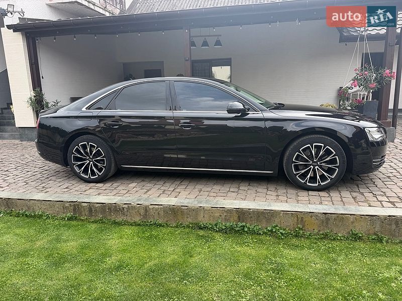 Седан Audi A8 2010 в Мукачево