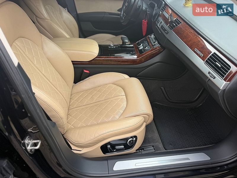 Седан Audi A8 2010 в Мукачево