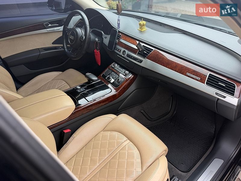 Седан Audi A8 2010 в Мукачево