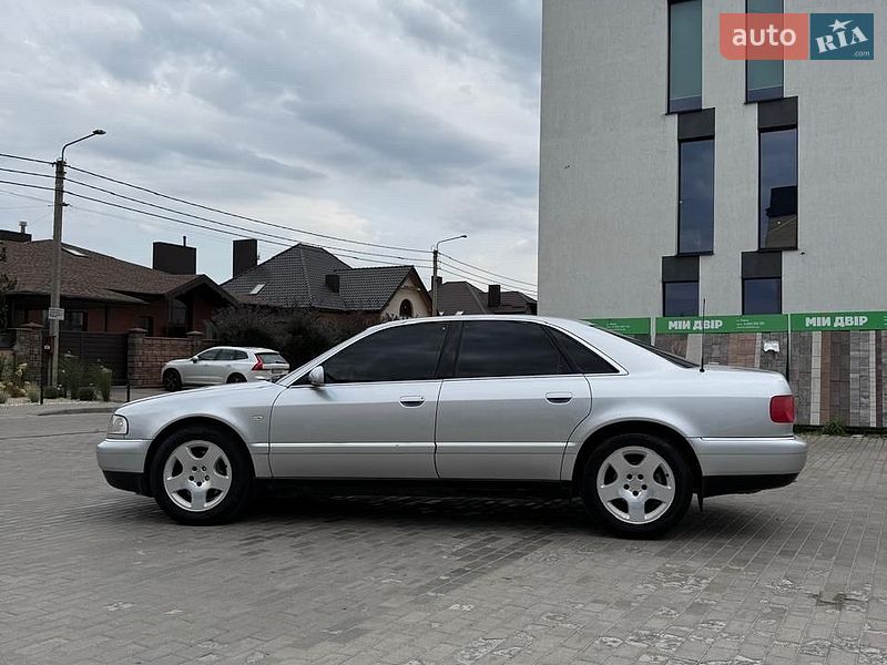 Седан Audi A8 2000 в Ровно
