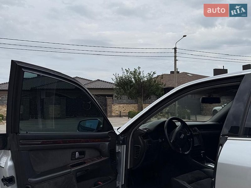 Седан Audi A8 2000 в Ровно