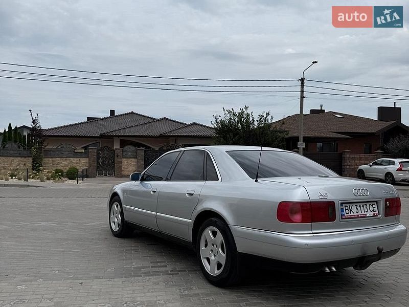 Седан Audi A8 2000 в Ровно