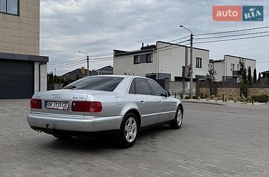 Седан Audi A8 2000 в Ровно