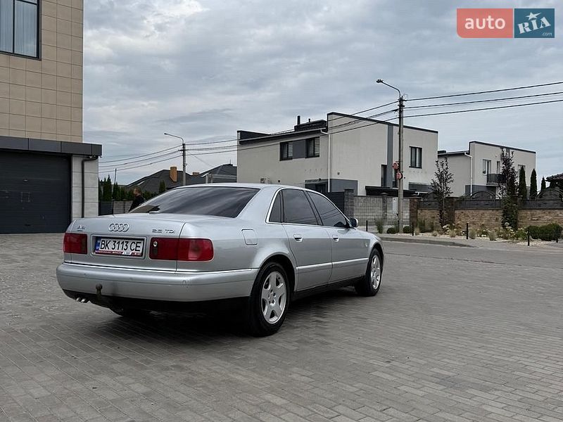 Седан Audi A8 2000 в Ровно