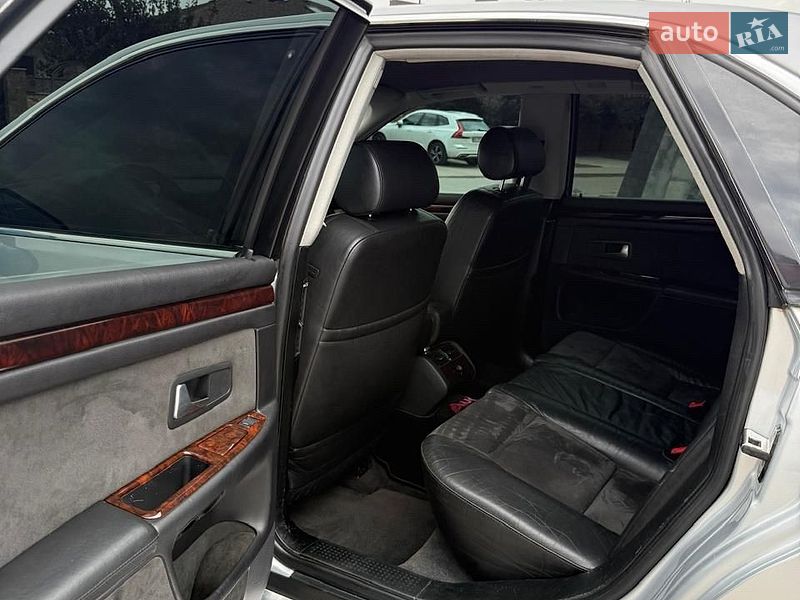 Седан Audi A8 2000 в Ровно