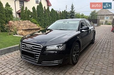 Седан Audi A8 2010 в Мукачево