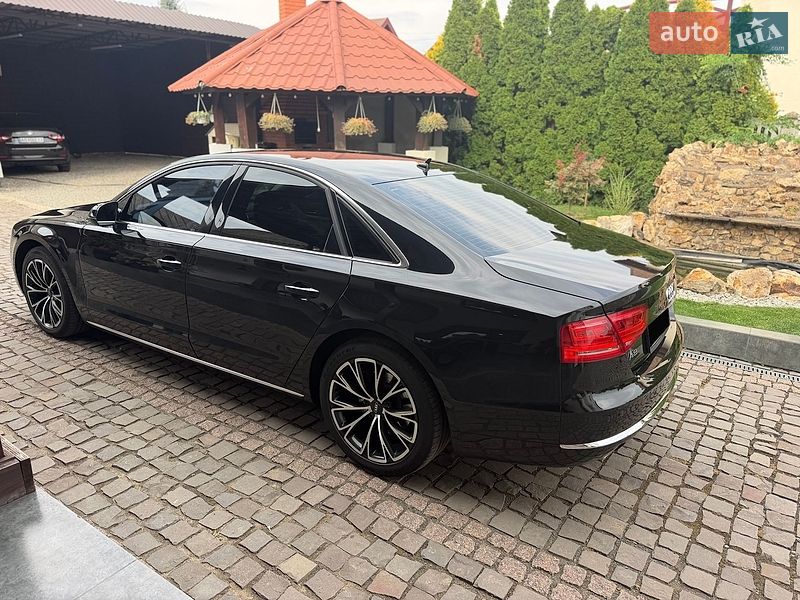 Седан Audi A8 2010 в Мукачево