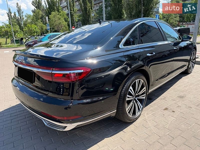 Седан Audi A8 2018 в Киеве