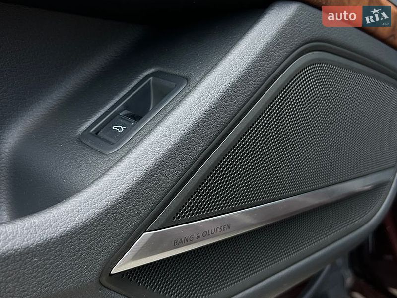 Седан Audi A8 2018 в Чернівцях