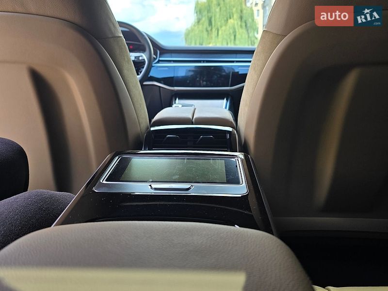 Седан Audi A8 2021 в Києві
