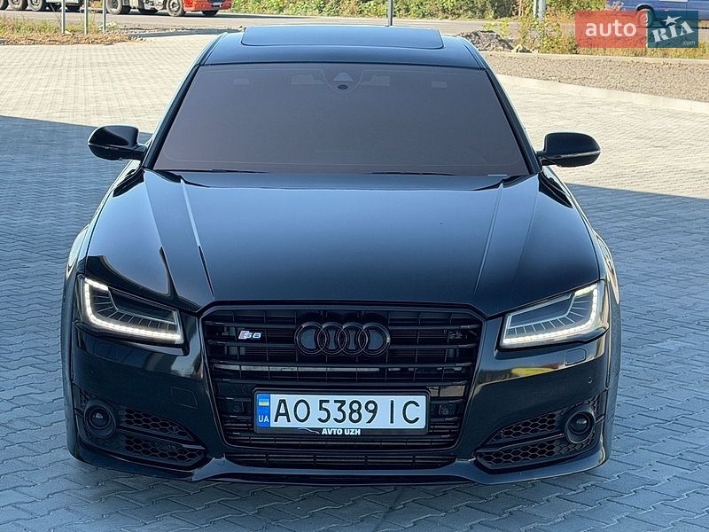 Седан Audi A8 2015 в Ужгороді