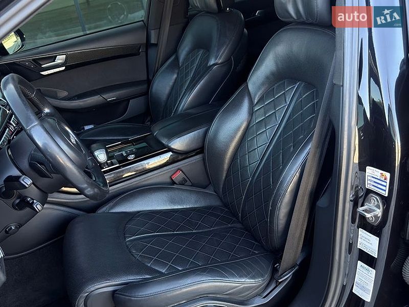 Седан Audi A8 2015 в Ужгороді