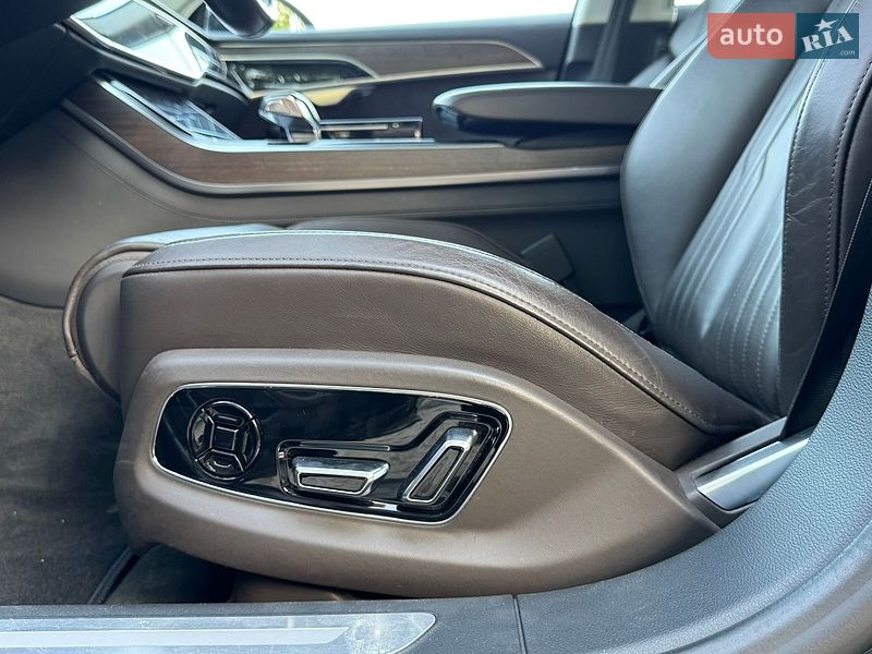 Седан Audi A8 2018 в Дніпрі