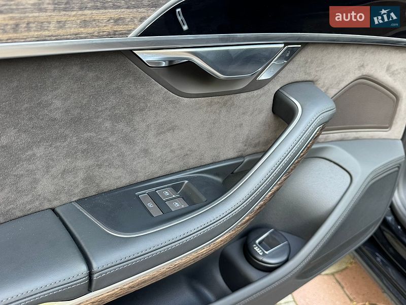 Седан Audi A8 2018 в Дніпрі