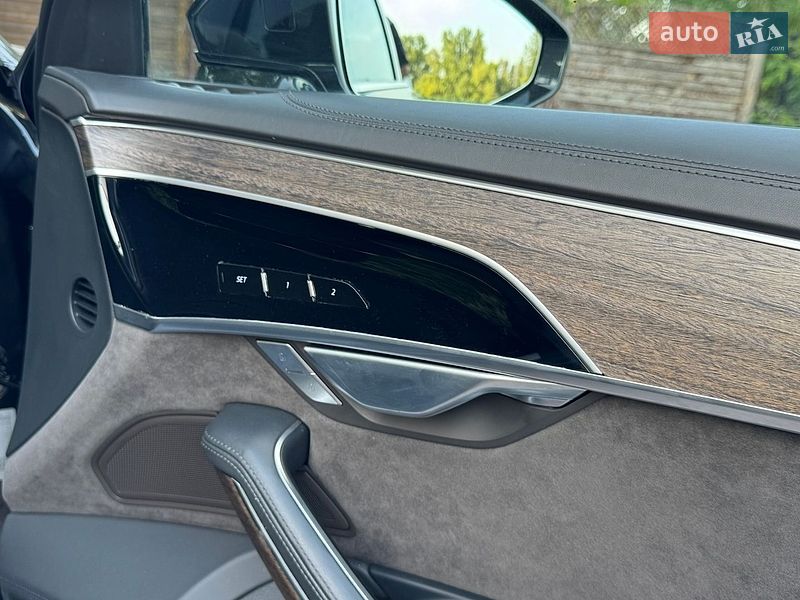 Седан Audi A8 2018 в Дніпрі