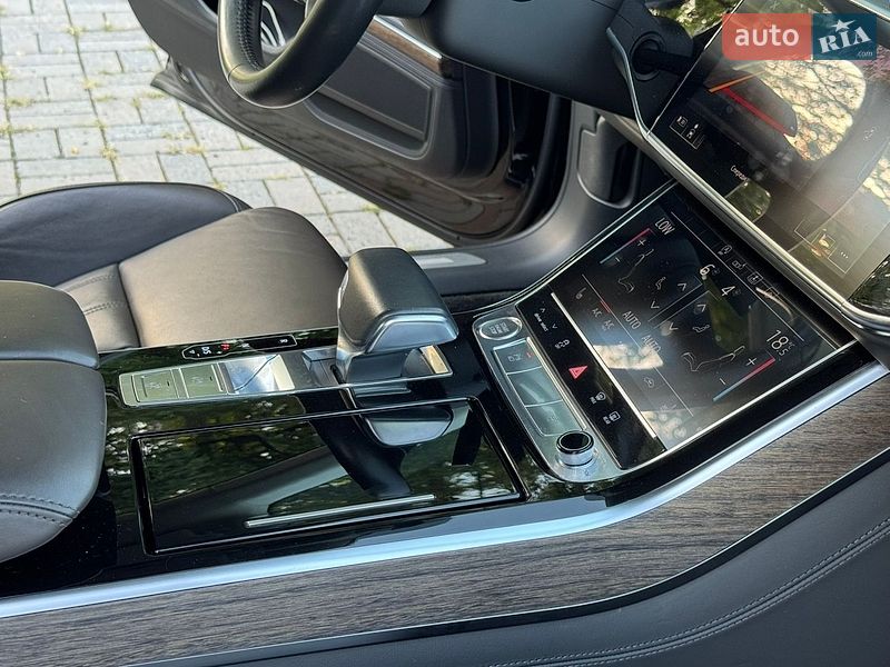 Седан Audi A8 2018 в Дніпрі