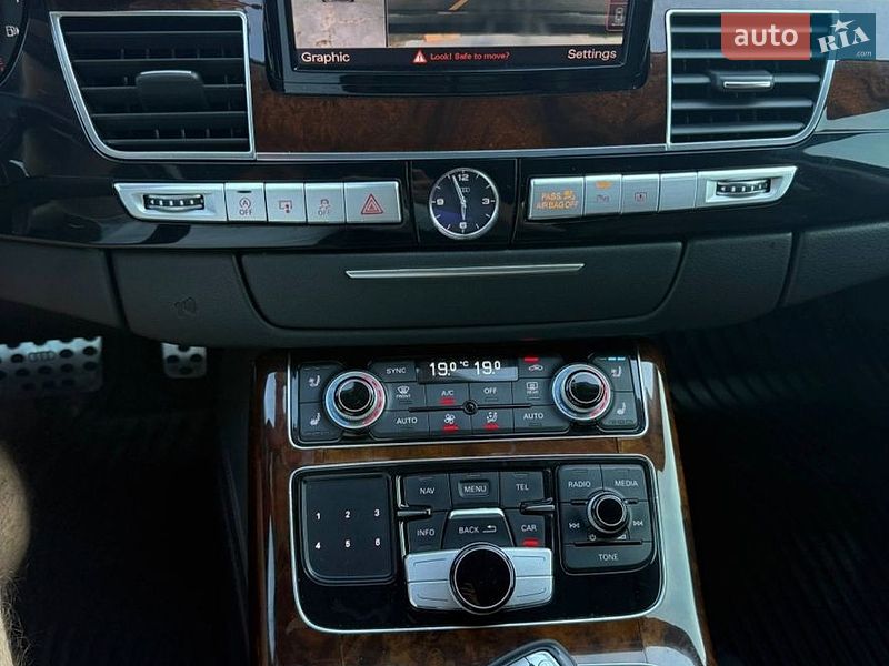Седан Audi A8 2013 в Днепре