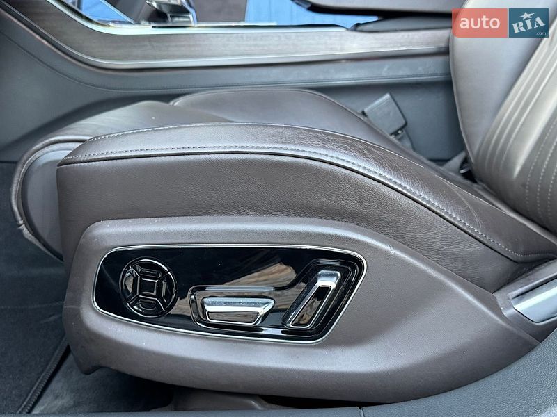 Седан Audi A8 2018 в Дніпрі