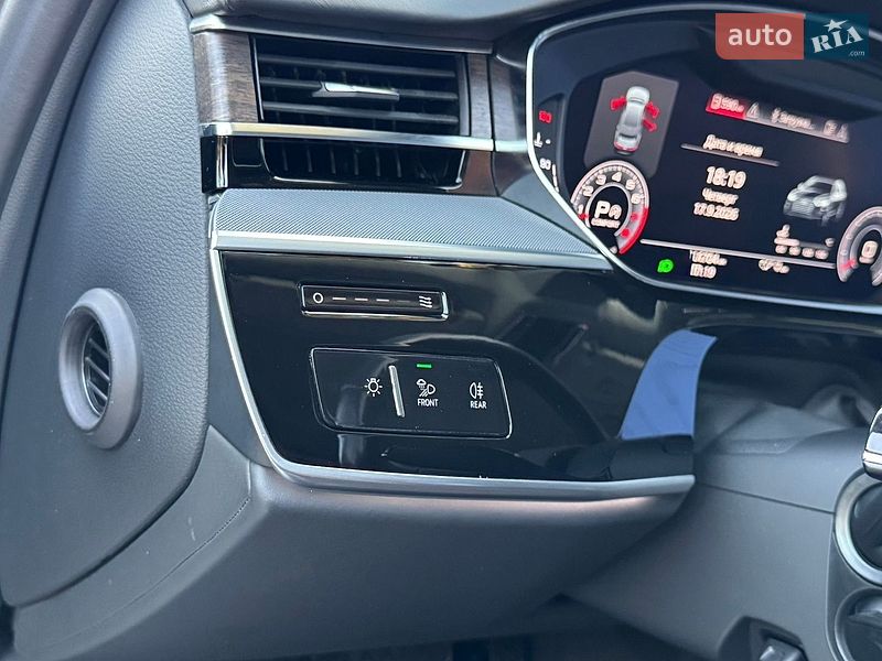 Седан Audi A8 2018 в Дніпрі
