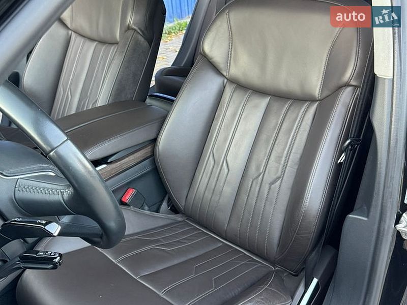 Седан Audi A8 2018 в Дніпрі