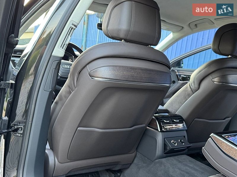 Седан Audi A8 2018 в Дніпрі