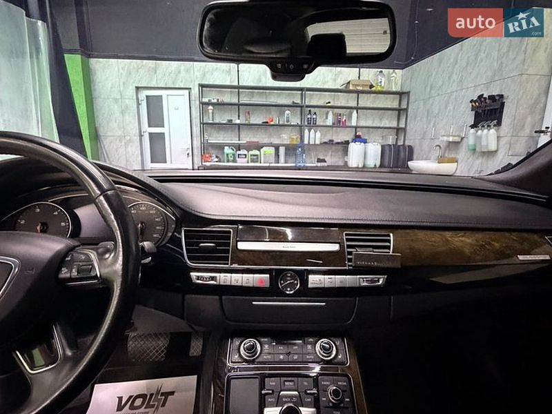Седан Audi A8 2013 в Надворной