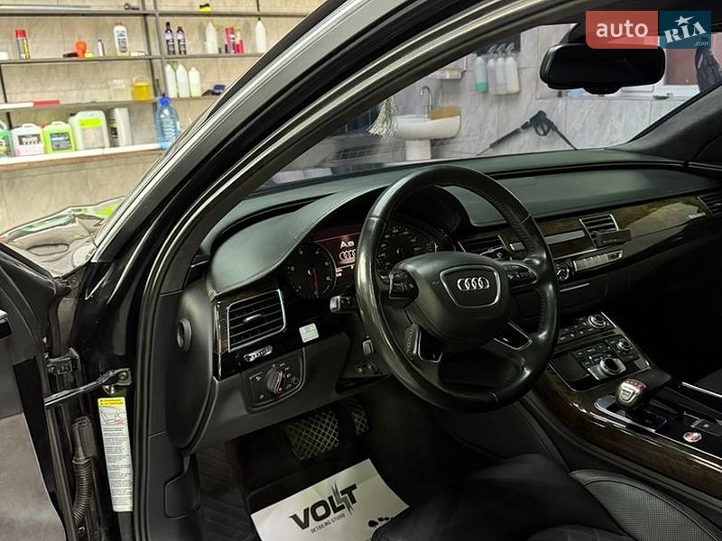 Седан Audi A8 2013 в Надворной